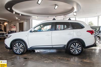 2020 Mitsubishi Outlander - Thumbnail