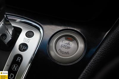 2015 Nissan Serena - Thumbnail