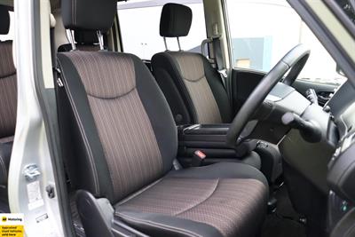 2015 Nissan Serena - Thumbnail