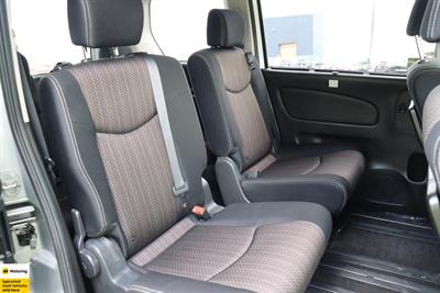 2015 Nissan Serena - Thumbnail