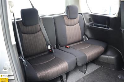 2015 Nissan Serena - Thumbnail