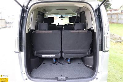 2015 Nissan Serena - Thumbnail