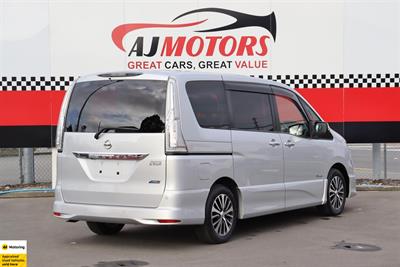 2015 Nissan Serena - Thumbnail