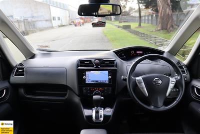 2015 Nissan Serena - Thumbnail