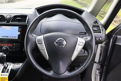 2015 Nissan Serena - Thumbnail