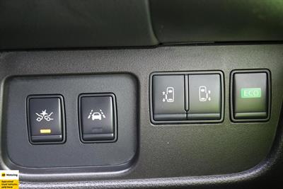 2015 Nissan Serena - Thumbnail