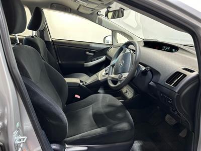 2012 Toyota Prius - Thumbnail