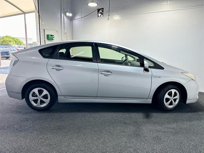 2012 Toyota Prius - Thumbnail