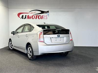 2012 Toyota Prius - Thumbnail