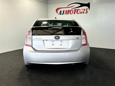 2012 Toyota Prius - Thumbnail