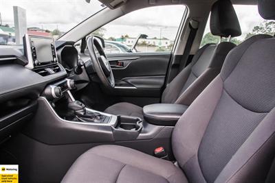 2019 Toyota RAV4 - Thumbnail