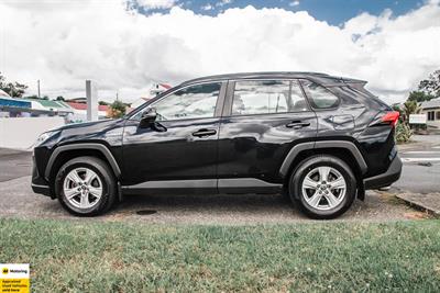 2019 Toyota RAV4 - Thumbnail