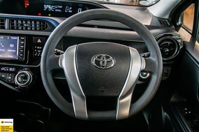 2015 Toyota Aqua - Thumbnail