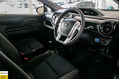 2015 Toyota Aqua - Thumbnail