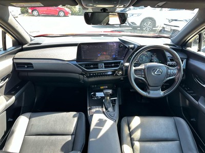 2022 Lexus UX 250h - Thumbnail