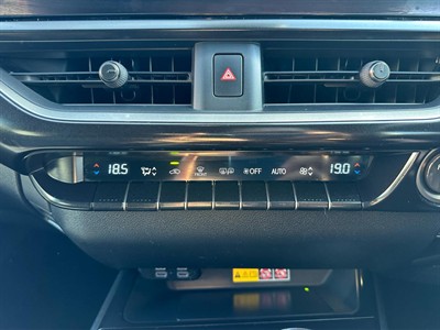 2022 Lexus UX 250h - Thumbnail