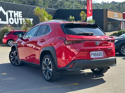 2022 Lexus UX 250h - Thumbnail