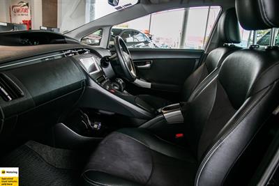 2014 Toyota Prius - Thumbnail