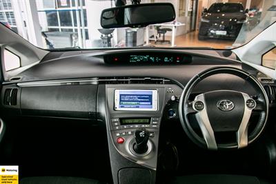 2014 Toyota Prius - Thumbnail