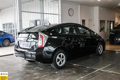 2014 Toyota Prius - Thumbnail