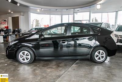 2014 Toyota Prius - Thumbnail