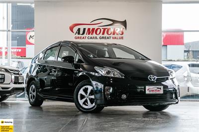 2014 Toyota Prius - Thumbnail
