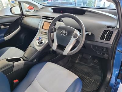 2014 Toyota Prius - Thumbnail