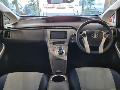 2014 Toyota Prius - Thumbnail