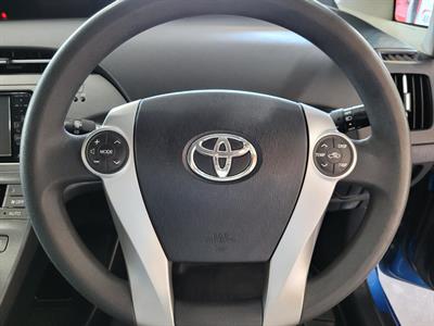 2014 Toyota Prius - Thumbnail