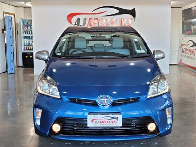 2014 Toyota Prius - Thumbnail