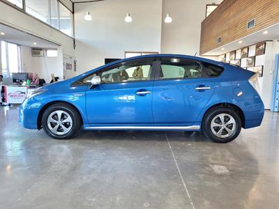 2014 Toyota Prius - Thumbnail