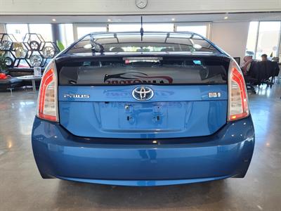 2014 Toyota Prius - Thumbnail
