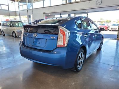 2014 Toyota Prius - Thumbnail
