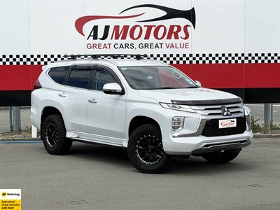 2022 Mitsubishi Pajero Sport - Thumbnail