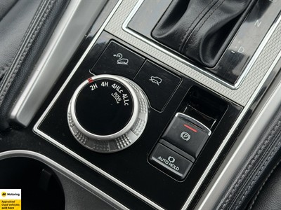 2022 Mitsubishi Pajero Sport - Thumbnail