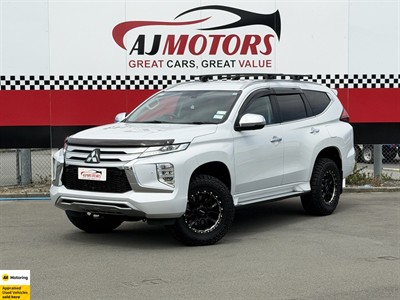 2022 Mitsubishi Pajero Sport - Thumbnail