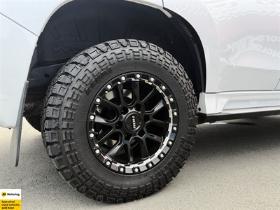 2022 Mitsubishi Pajero Sport - Thumbnail