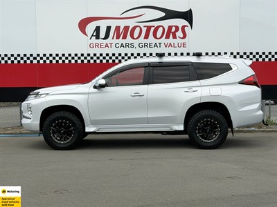 2022 Mitsubishi Pajero Sport - Thumbnail