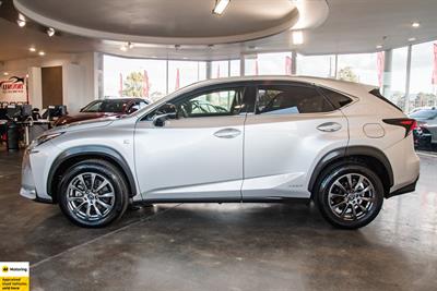 2016 Lexus NX 300h - Thumbnail