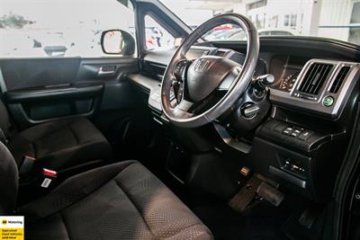 2012 Honda Step Wagon - Thumbnail