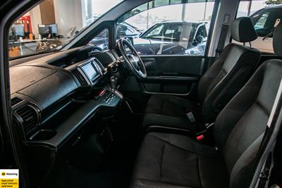 2012 Honda Step Wagon - Thumbnail