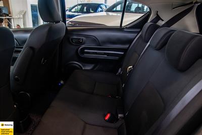 2016 Toyota Aqua - Thumbnail