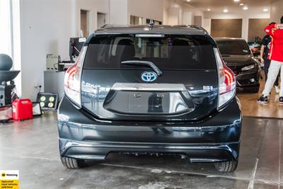 2016 Toyota Aqua - Thumbnail