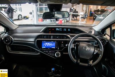 2016 Toyota Aqua - Thumbnail