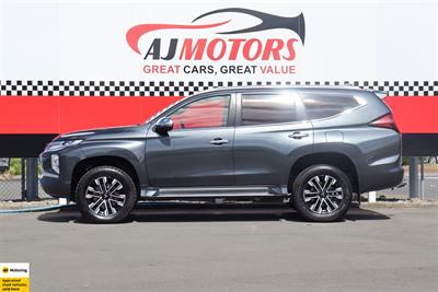 2023 Mitsubishi Pajero Sport - Thumbnail