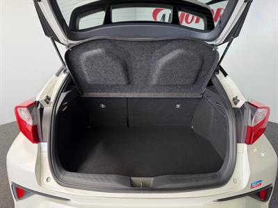 2017 Toyota C-HR - Thumbnail