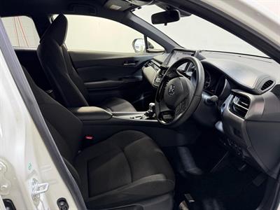 2017 Toyota C-HR - Thumbnail