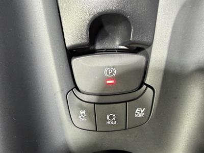 2017 Toyota C-HR - Thumbnail