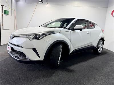 2017 Toyota C-HR - Thumbnail