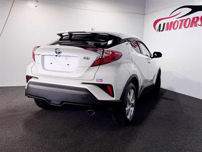 2017 Toyota C-HR - Thumbnail
